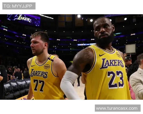 湖人两连胜!里夫斯51+11威少三分迸发,拉文32+4,艾顿22+15建功